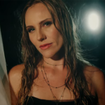 Vivi Zanrosso lança EP “On Track” e surpreende com mudança radical na carreira.